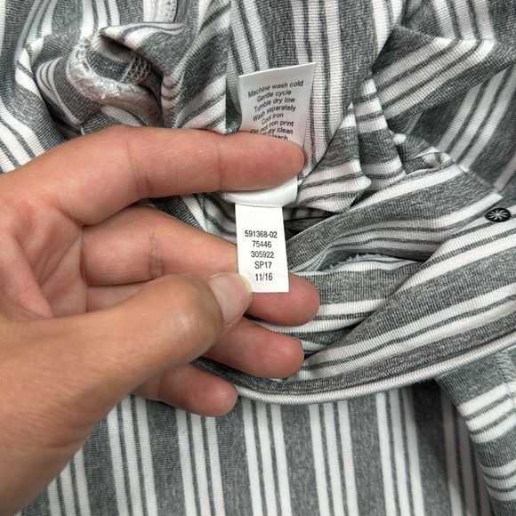 Athleta Gray White Striped Capri Pants Size XS - Picture 11 of 11